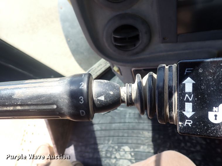 image for item DF8337 2005 John Deere 644J  wheel loader