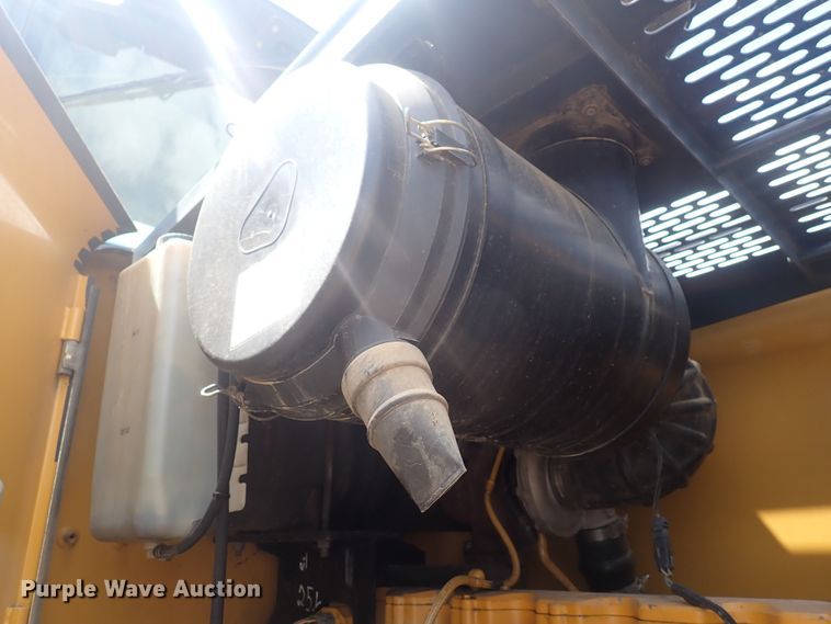 image for item DF8337 2005 John Deere 644J  wheel loader