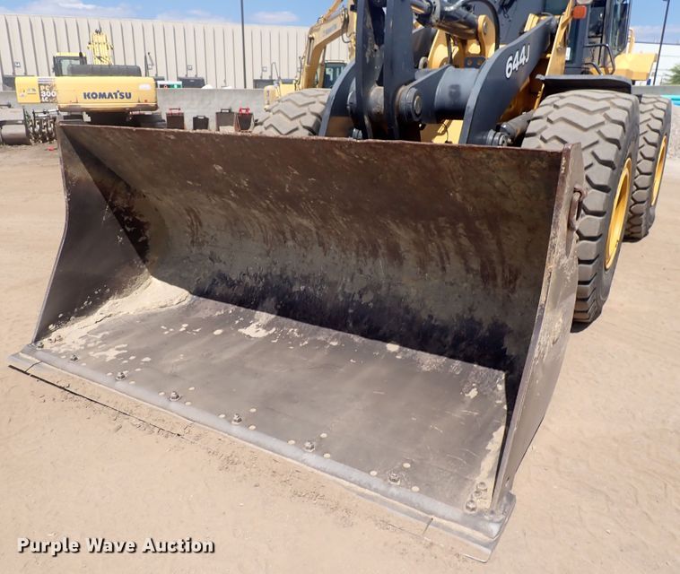 image for item DF8337 2005 John Deere 644J  wheel loader