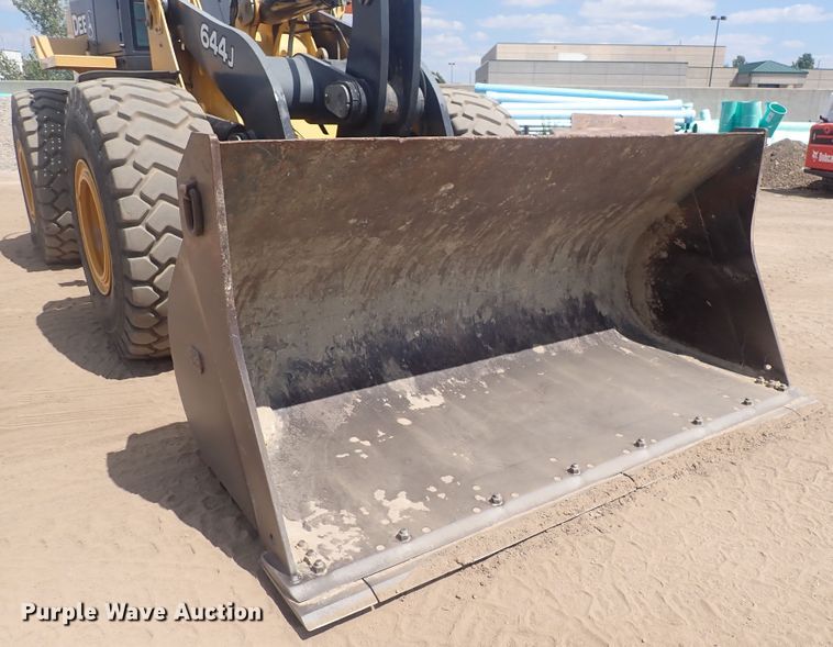 image for item DF8337 2005 John Deere 644J  wheel loader