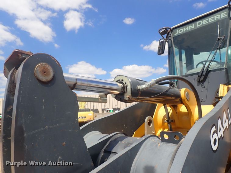 image for item DF8337 2005 John Deere 644J  wheel loader