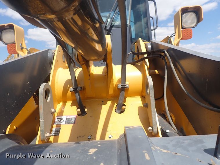 image for item DF8337 2005 John Deere 644J  wheel loader