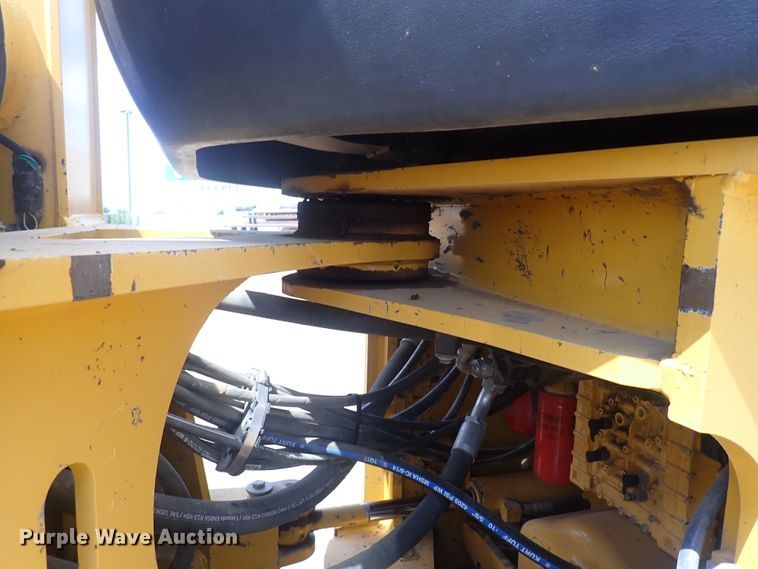 image for item DF8337 2005 John Deere 644J  wheel loader