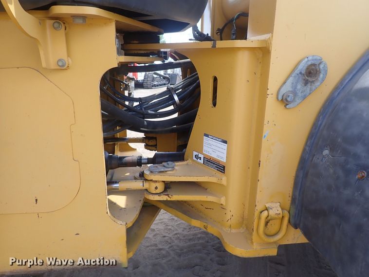 image for item DF8337 2005 John Deere 644J  wheel loader