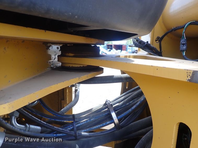 image for item DF8337 2005 John Deere 644J  wheel loader