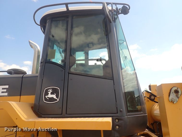 image for item DF8337 2005 John Deere 644J  wheel loader