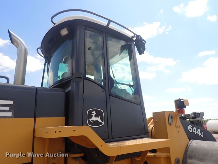 image for item DF8337 2005 John Deere 644J  wheel loader
