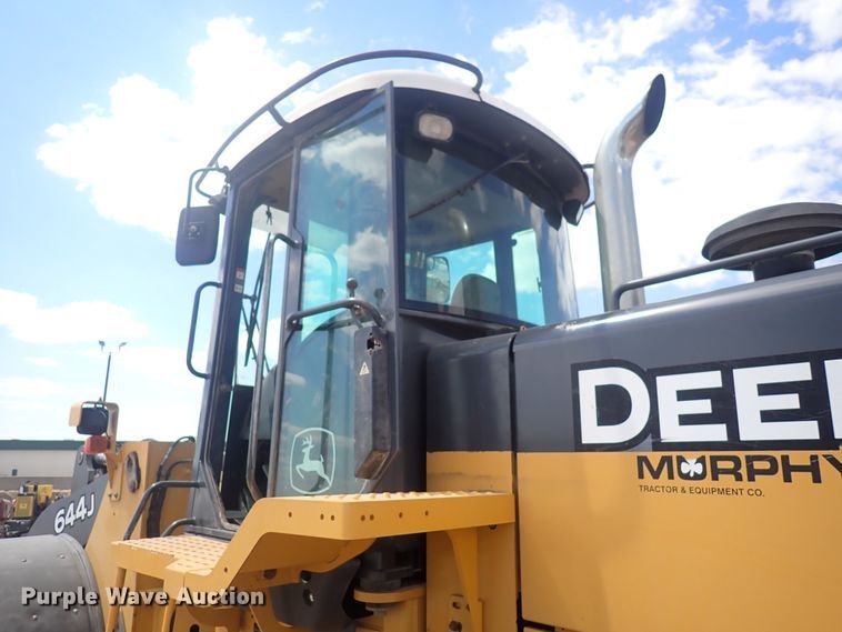 image for item DF8337 2005 John Deere 644J  wheel loader