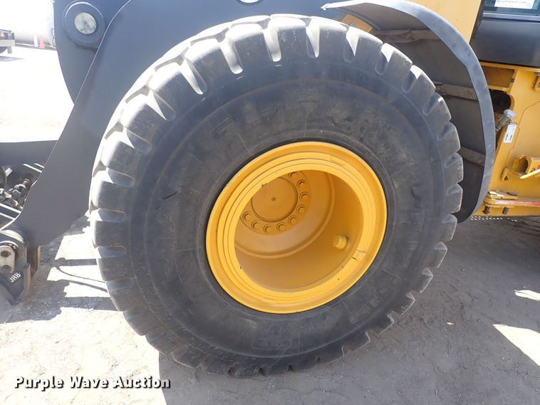 image for item DF8337 2005 John Deere 644J  wheel loader