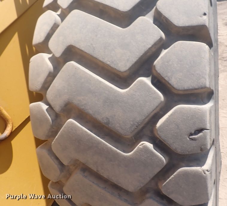 image for item DF8337 2005 John Deere 644J  wheel loader