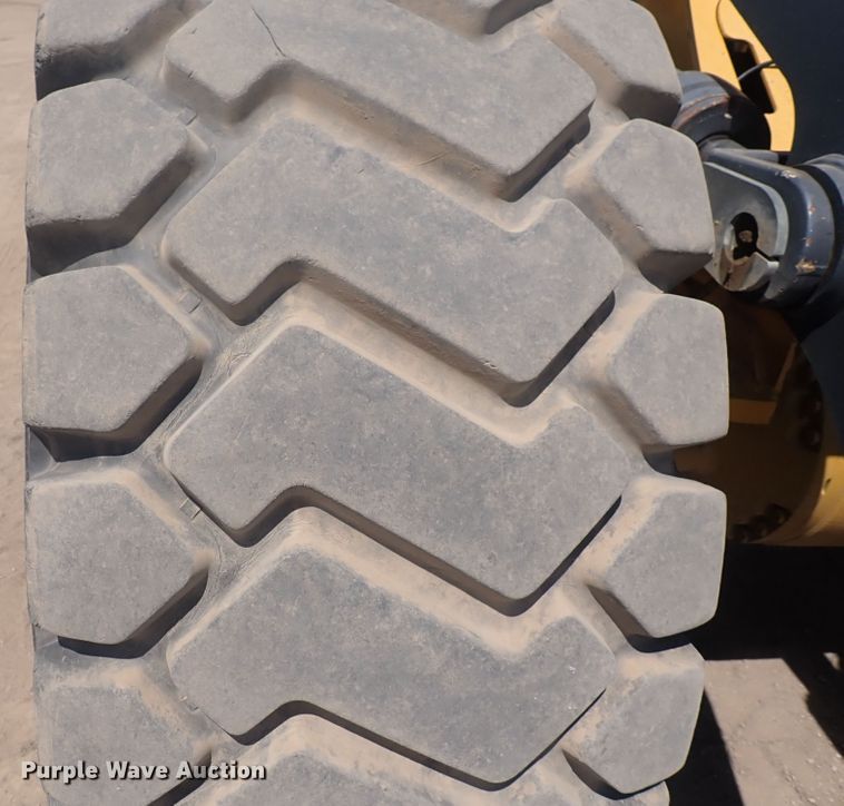 image for item DF8337 2005 John Deere 644J  wheel loader