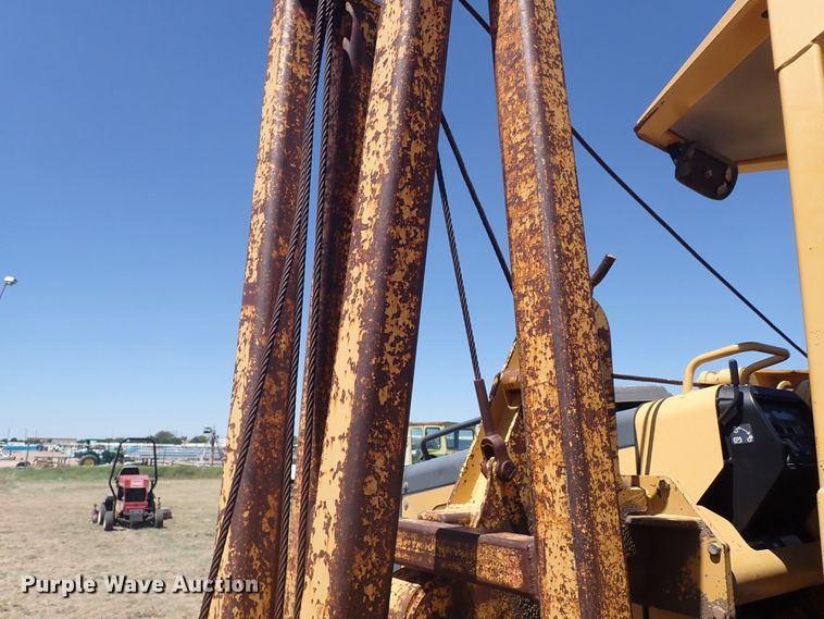 image for item DJ7598 2004 John Deere 650H LT  pipelayer