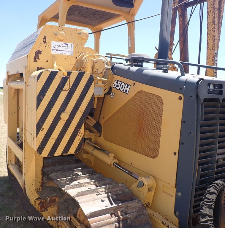 image for item DJ7598 2004 John Deere 650H LT  pipelayer