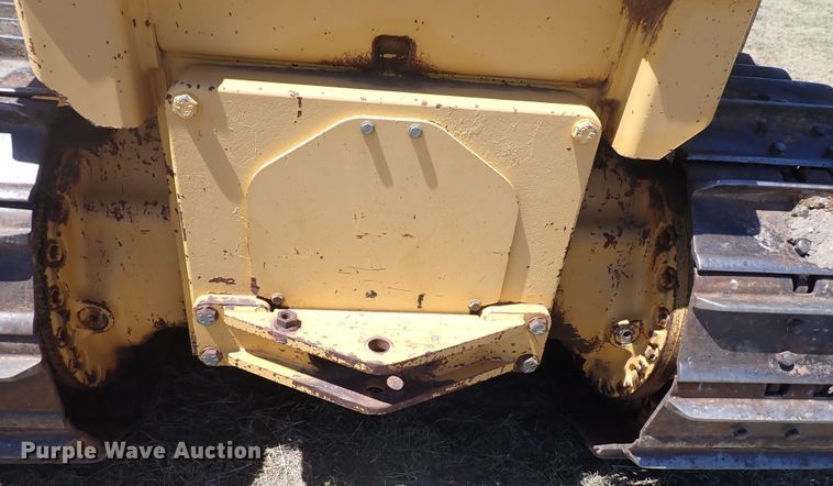 image for item DJ7598 2004 John Deere 650H LT  pipelayer