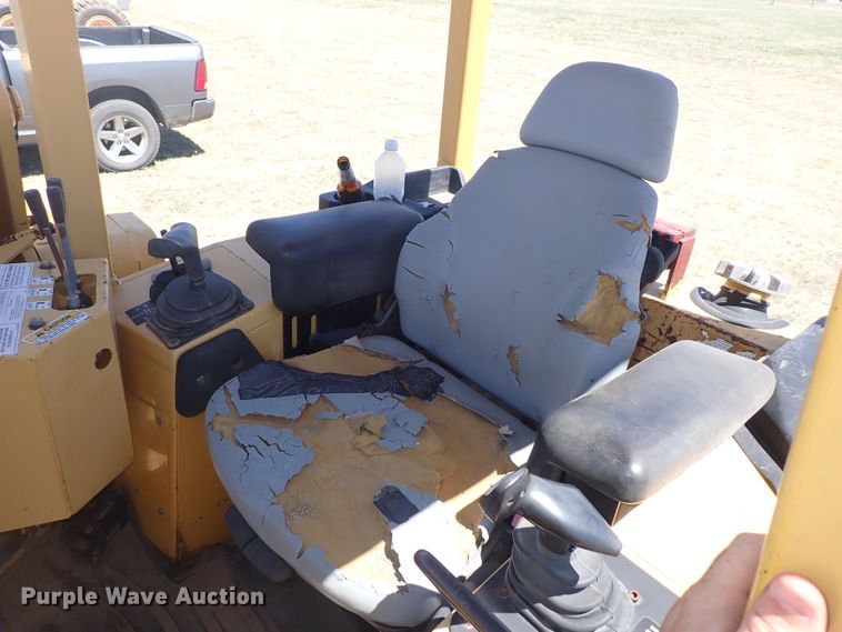 image for item DJ7598 2004 John Deere 650H LT  pipelayer