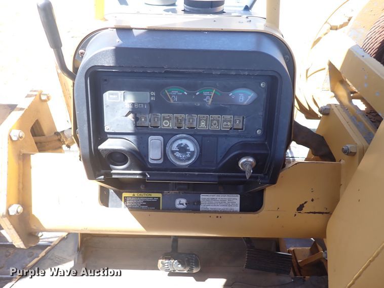 image for item DJ7598 2004 John Deere 650H LT  pipelayer