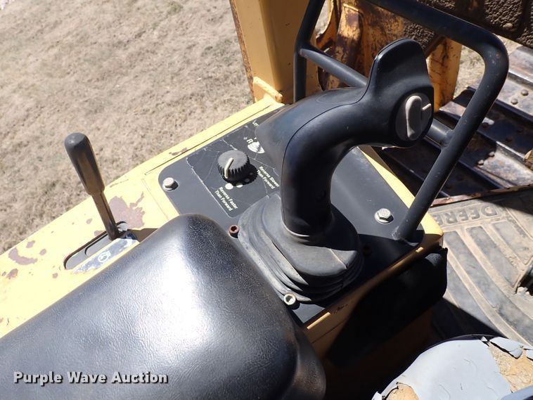 image for item DJ7598 2004 John Deere 650H LT  pipelayer