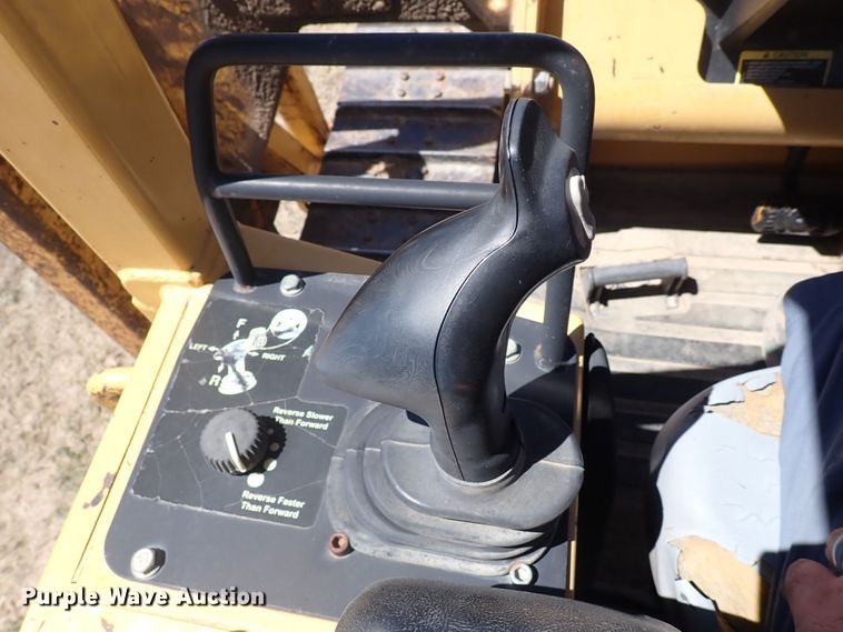 image for item DJ7598 2004 John Deere 650H LT  pipelayer