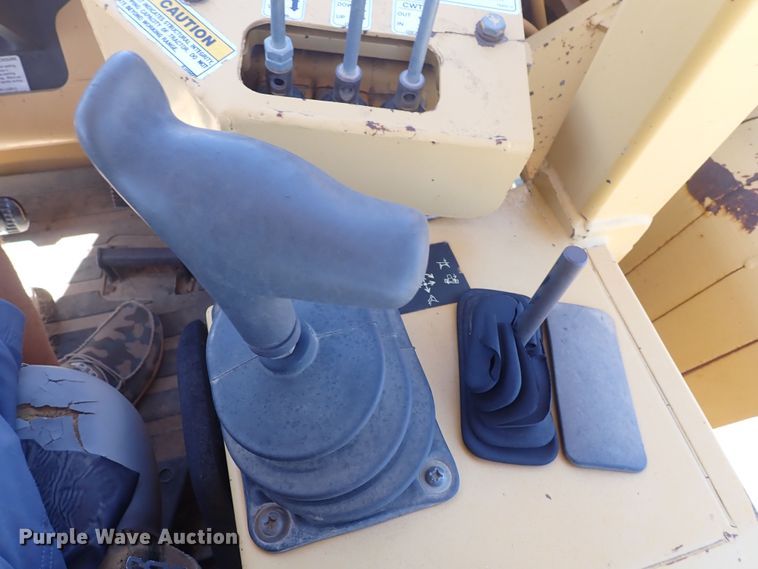 image for item DJ7598 2004 John Deere 650H LT  pipelayer