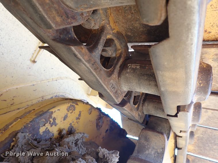 image for item DJ7598 2004 John Deere 650H LT  pipelayer