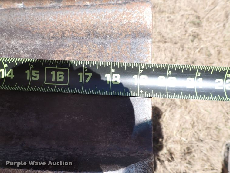 image for item DJ7598 2004 John Deere 650H LT  pipelayer