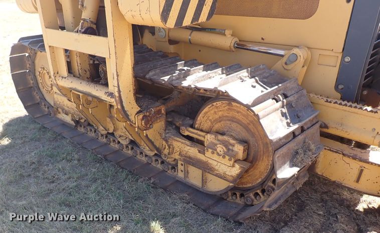 image for item DJ7598 2004 John Deere 650H LT  pipelayer