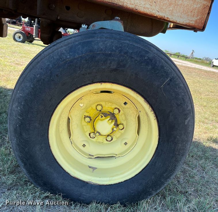 image for item DJ7689 1969 John Deere 4020  tractor