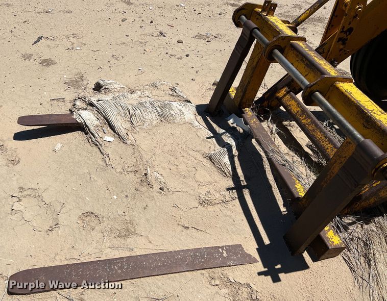 image for item DJ7694 Massey Ferguson 302  tractor