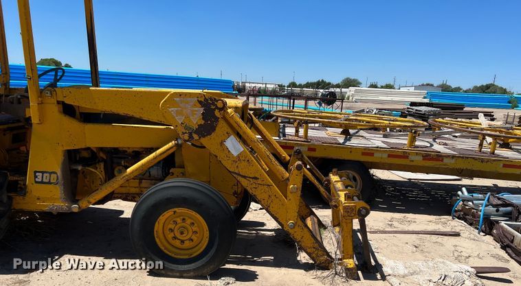 image for item DJ7694 Massey Ferguson 302  tractor