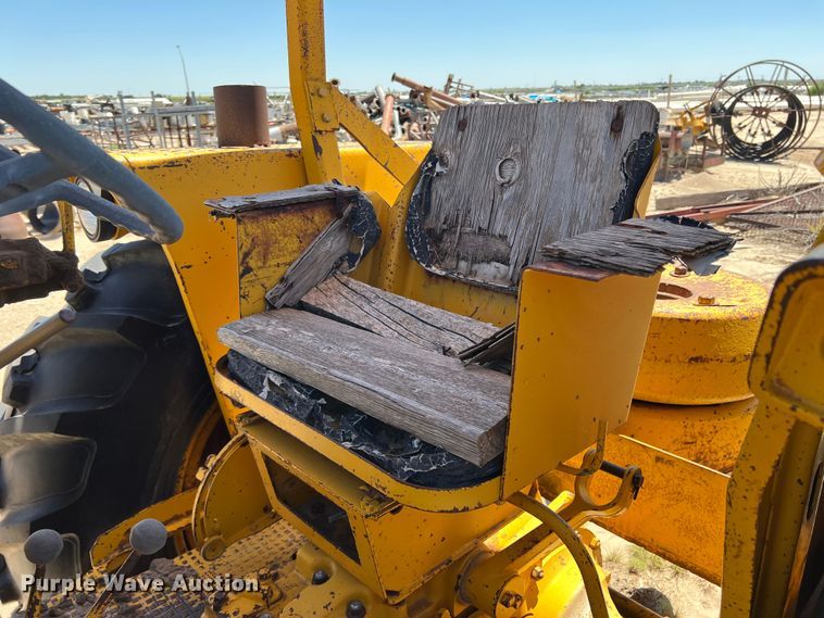 image for item DJ7694 Massey Ferguson 302  tractor