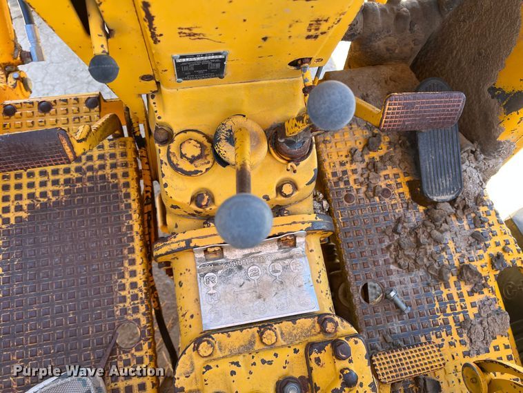 image for item DJ7694 Massey Ferguson 302  tractor