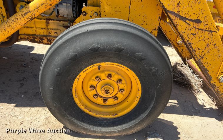 image for item DJ7694 Massey Ferguson 302  tractor