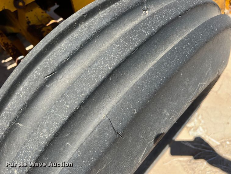 image for item DJ7694 Massey Ferguson 302  tractor