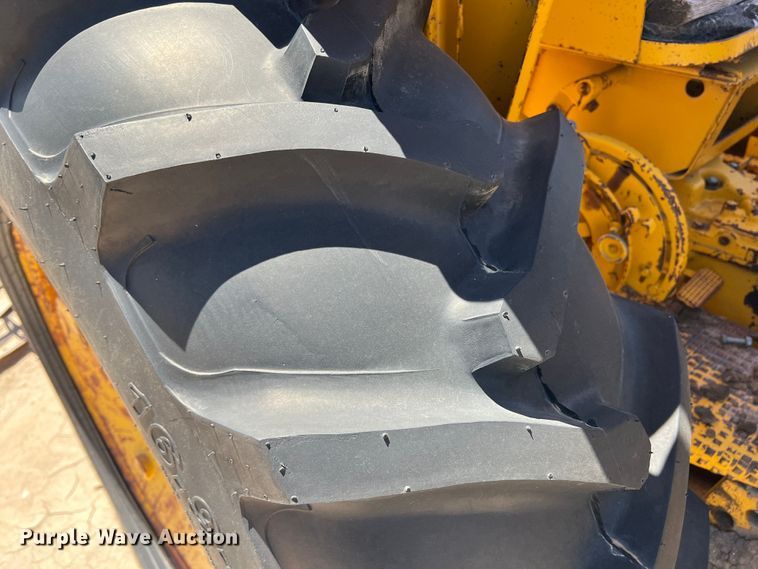 image for item DJ7694 Massey Ferguson 302  tractor