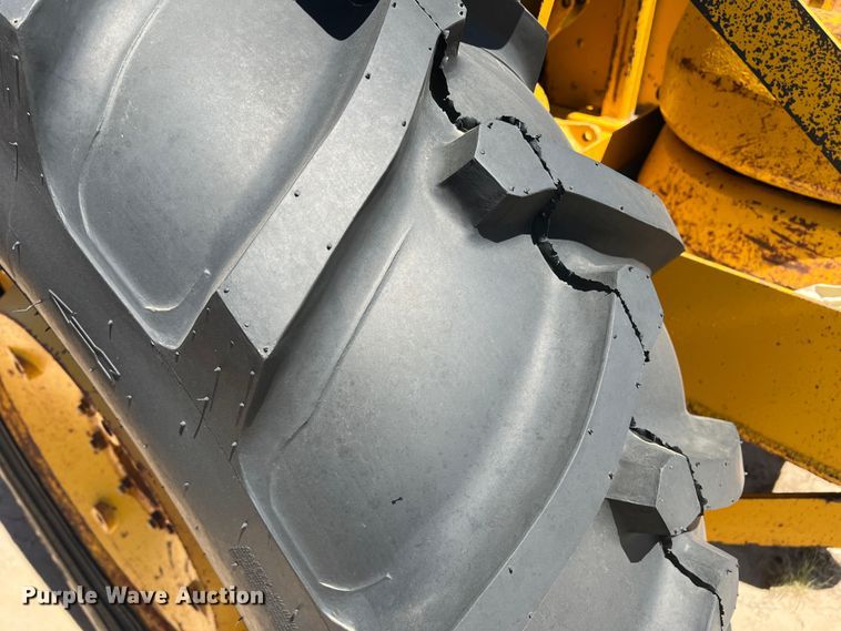 image for item DJ7694 Massey Ferguson 302  tractor