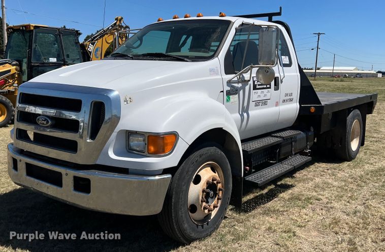 image for item DJ7695 2005 Ford F650 Super Duty  flatbed truck