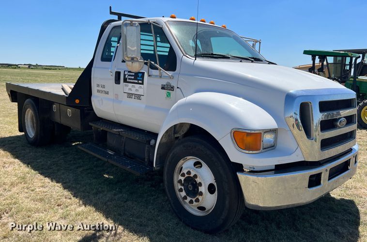 image for item DJ7695 2005 Ford F650 Super Duty  flatbed truck
