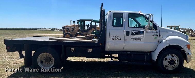 image for item DJ7695 2005 Ford F650 Super Duty  flatbed truck