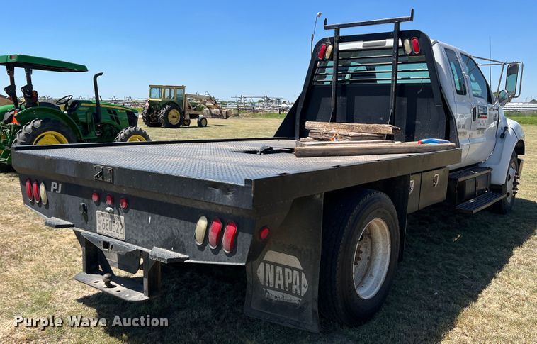 image for item DJ7695 2005 Ford F650 Super Duty  flatbed truck