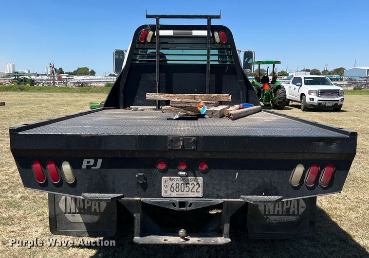 image for item DJ7695 2005 Ford F650 Super Duty  flatbed truck