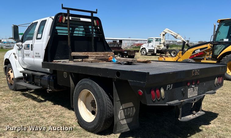 image for item DJ7695 2005 Ford F650 Super Duty  flatbed truck