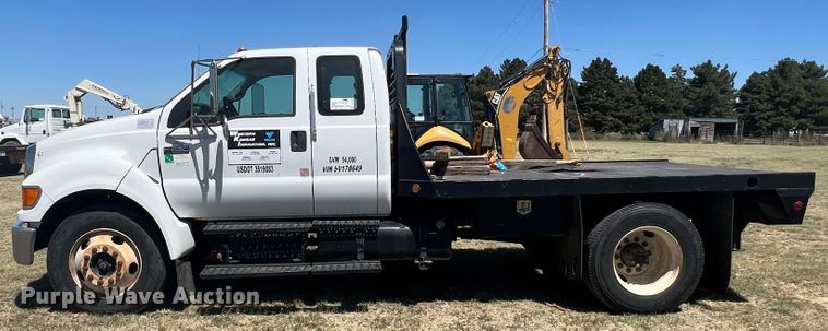 image for item DJ7695 2005 Ford F650 Super Duty  flatbed truck