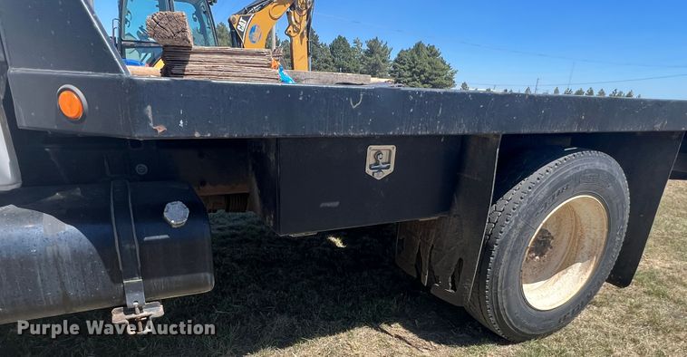 image for item DJ7695 2005 Ford F650 Super Duty  flatbed truck