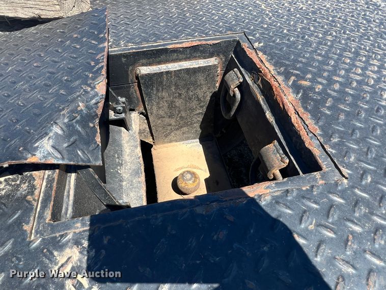 image for item DJ7695 2005 Ford F650 Super Duty  flatbed truck