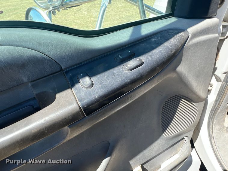 image for item DJ7695 2005 Ford F650 Super Duty  flatbed truck