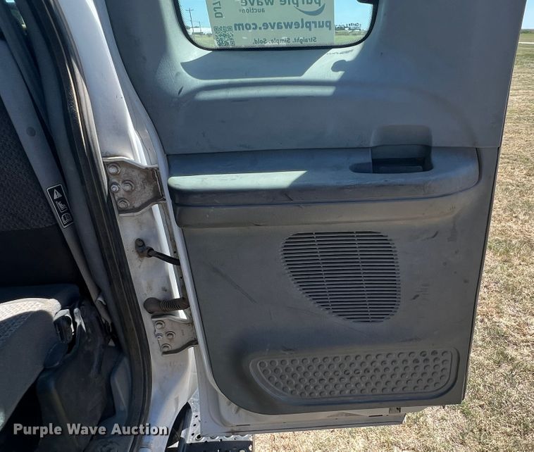 image for item DJ7695 2005 Ford F650 Super Duty  flatbed truck