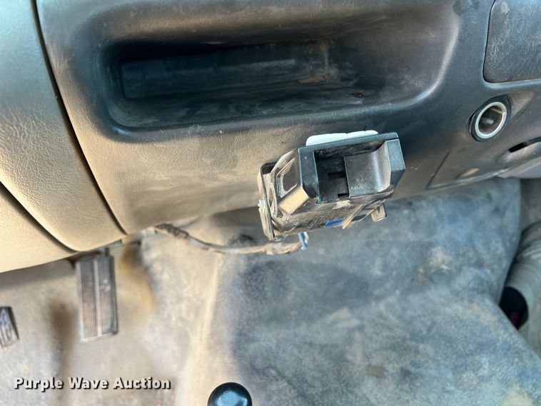 image for item DJ7695 2005 Ford F650 Super Duty  flatbed truck