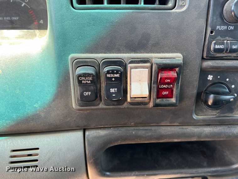 image for item DJ7695 2005 Ford F650 Super Duty  flatbed truck