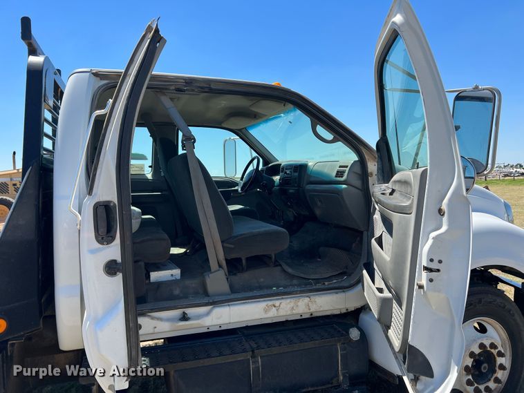 image for item DJ7695 2005 Ford F650 Super Duty  flatbed truck