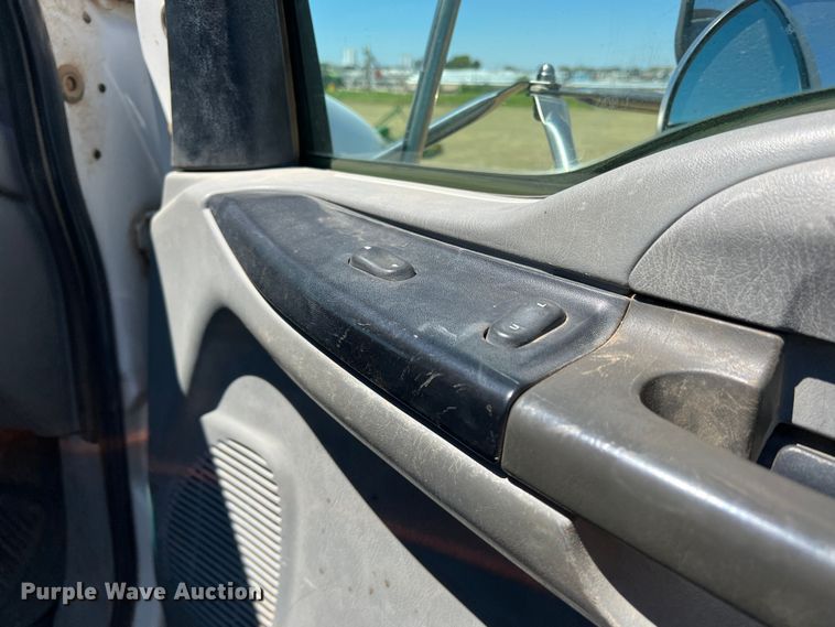 image for item DJ7695 2005 Ford F650 Super Duty  flatbed truck